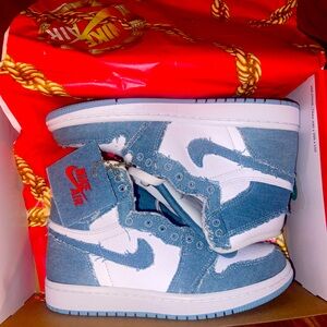 Jordan 1 Retro High OG 'Denim'
(W) Size 6 DM9036-104